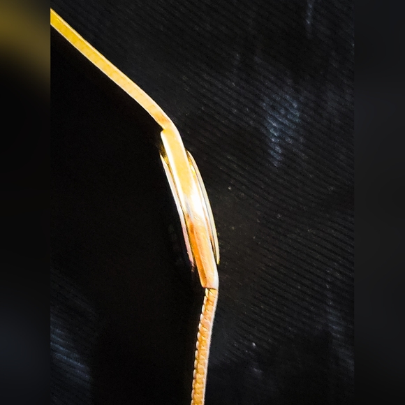 LOT OF 2 - Vintage Seiko Quartz Women's watches - Needs batteries - Picture 10 of 12